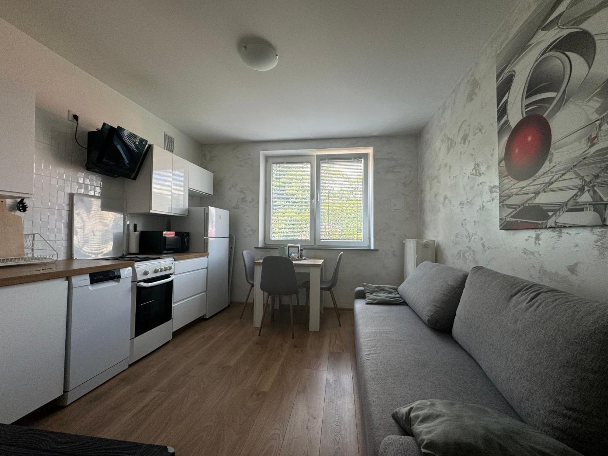 Apartment Kalwaryjska Spot In A Good Location *